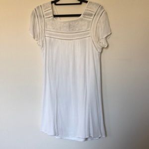 white short sleeve dress